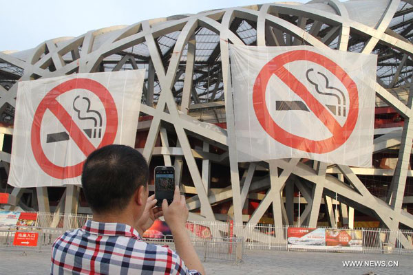 1 de cada 3 espacios públicos en Pekín violan la prohibición de fumar durante la primera semana