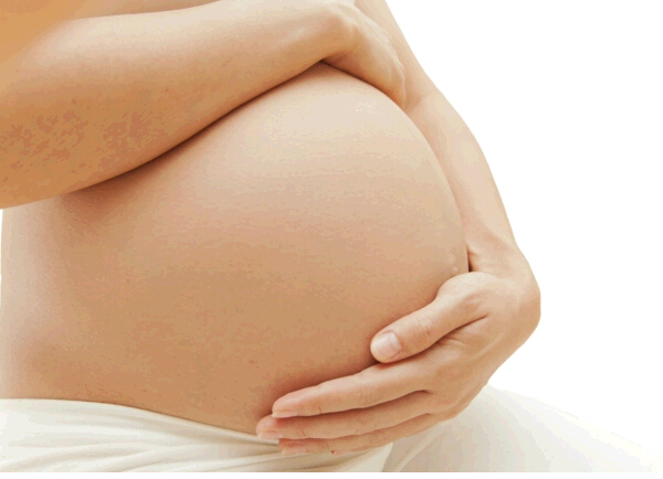 Mujer da a luz gracias a sus ovarios congelados durante la infancia