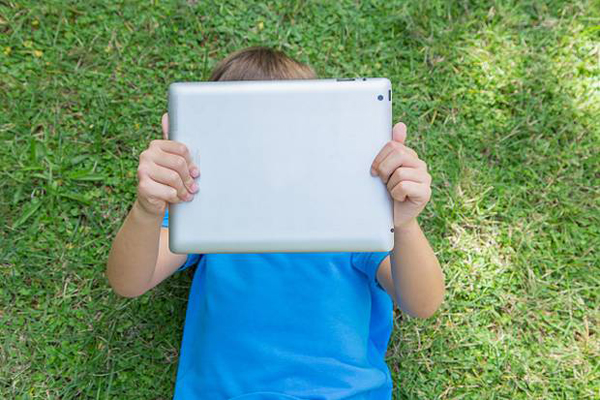 Los niños aprenden más rápido con iPads que con libros