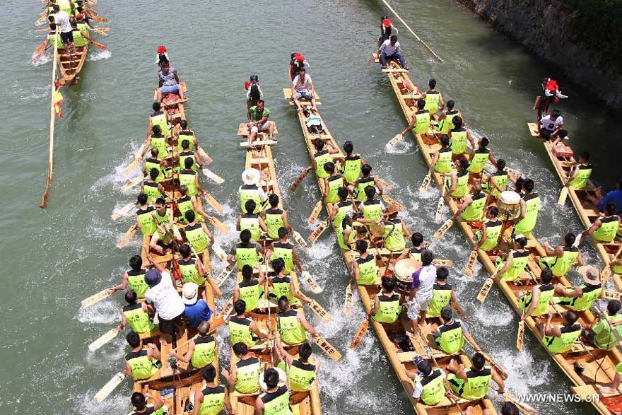 China central celebra el Festival del Barco del Dragón
