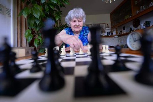 La reina del ajedrez, en pos de un nuevo récord a sus 87 años