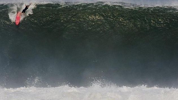 Registran la caída más violenta de la historia del surf