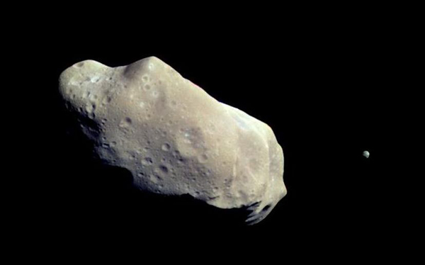 Bautizan un asteroide en honor al escritor y actor británico Stephen Fry