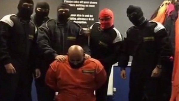 Despedidos seis empleados del HSBC por simular una ejecución del Estado Islámico