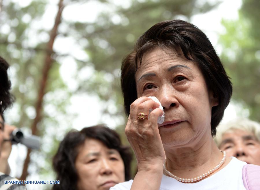 Huérfanos  japoneses de la  guerra visitan tumbas de sus  padres adoptivos chinos 3
