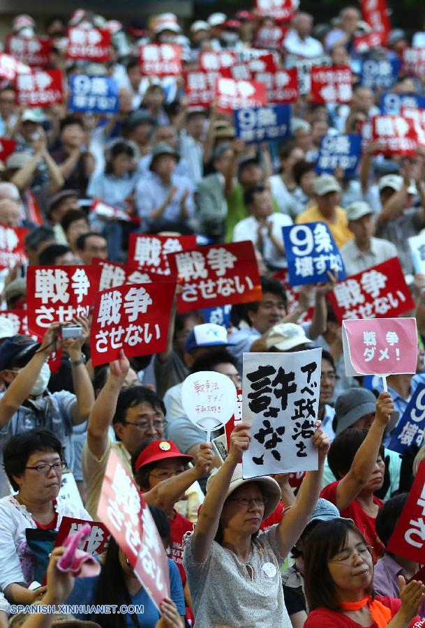 Protestan más de 20.000 personas en Japón contra proyecto de seguridad de PM 3