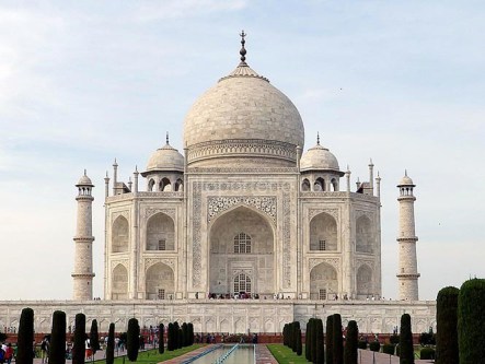 Dos enamorados se cortan el cuello en el Taj Mahal por no poder casarse