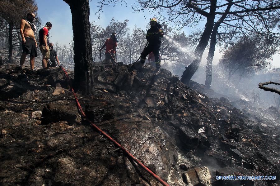 UE suministra aviones a Grecia para combatir incendios forestales
