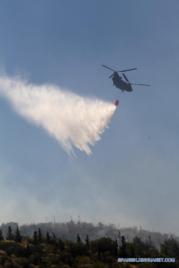 UE suministra aviones a Grecia para combatir incendios forestales 2