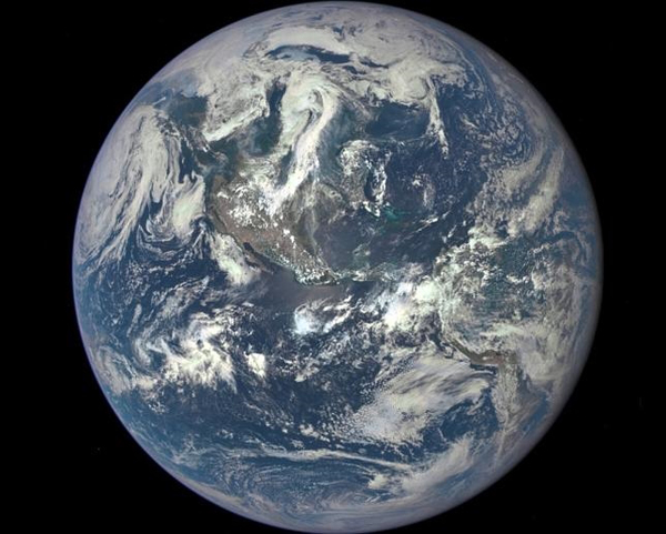 Primera imagen completa de la Tierra tomada por un satélite