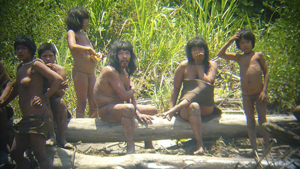 Gobierno peruano busca por primera vez hacer contacto con tribu amazónica aislada