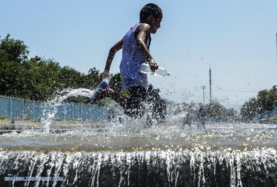 Ola de calor récord continúa en noroeste China