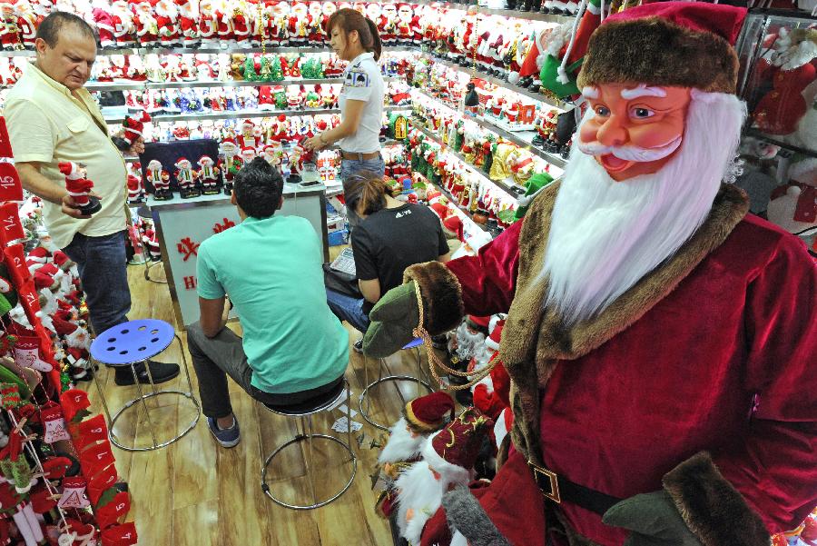 Comienza la temporada alta de venta de artículos navideños en Yiwu