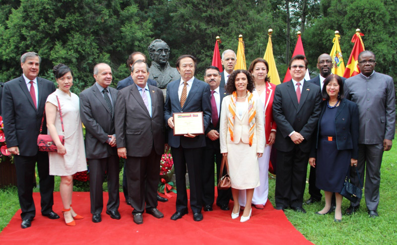 El escultor chino Yuan Xikun recibe reconocimiento latinoamericano 3
