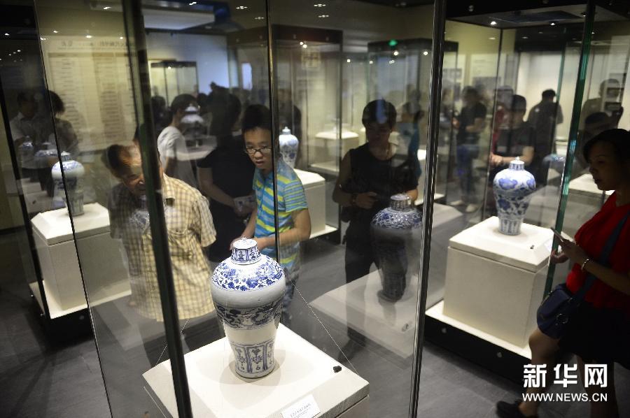 Porcelana azul y blanca se exhibe en Jiangxi 2