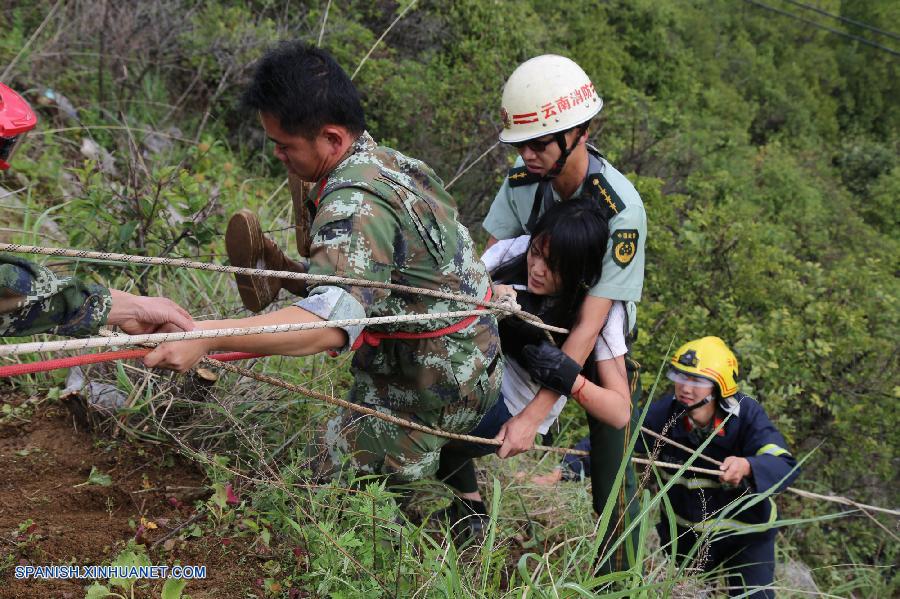Tres muertos y 16 heridos en accidente de minibús en Yunnan 2