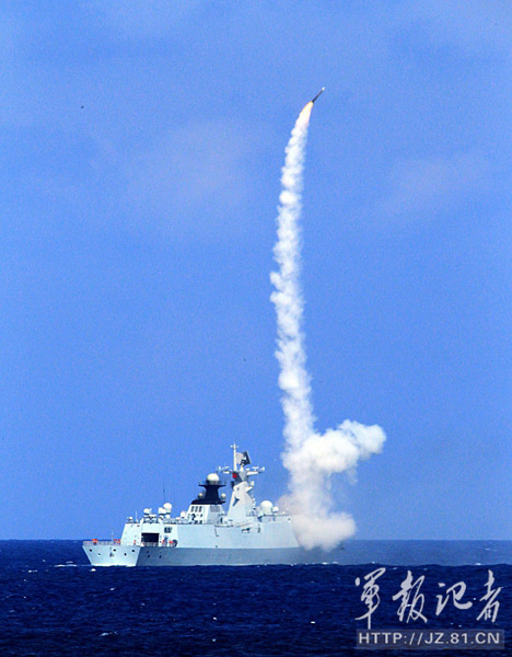 Armada china realiza ejercicio con municiones reales en Mar Meridional de China 6