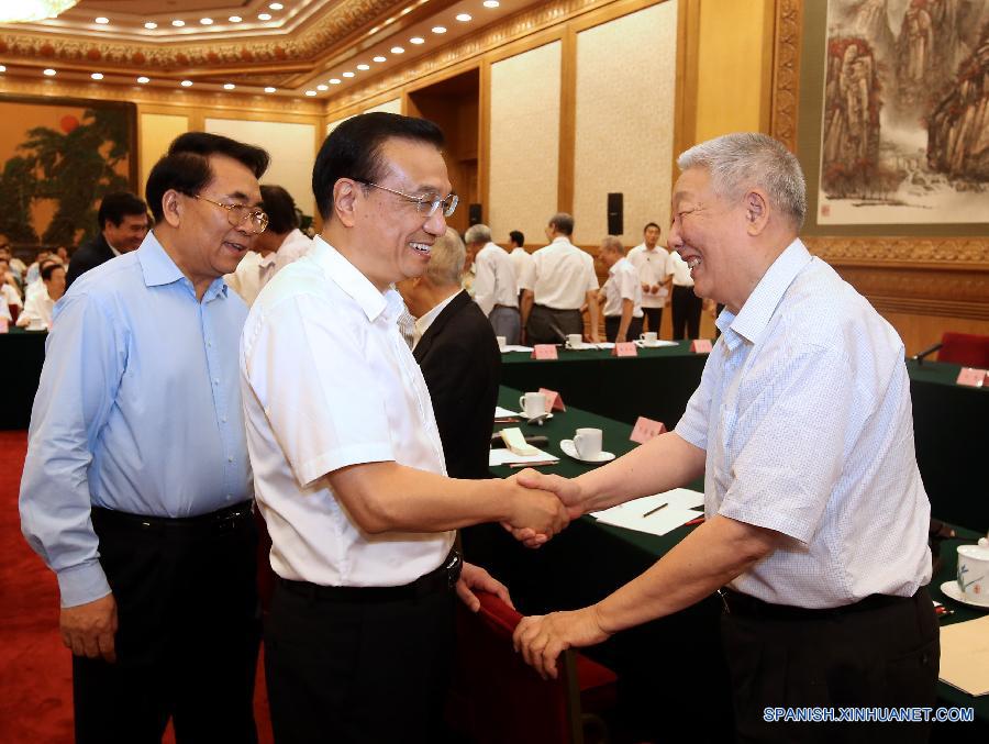 Primer ministro chino insta a lograr avances en ciencia y tecnología