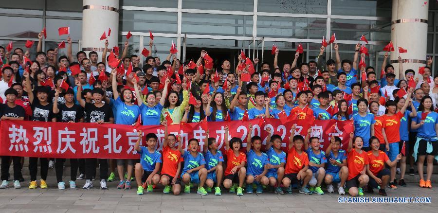 Chinos confiados y alegres celebran JJOO de Invierno 2022 en Beijing 7