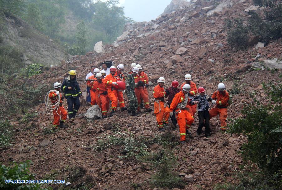 Continúan desaparecidas 65 personas tras deslizamiento del miércoles en noroeste de China