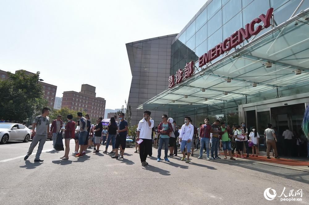 Varios bomberos heridos tras las explosiones de Tianjin: “solo queríamos apagar el fuego”