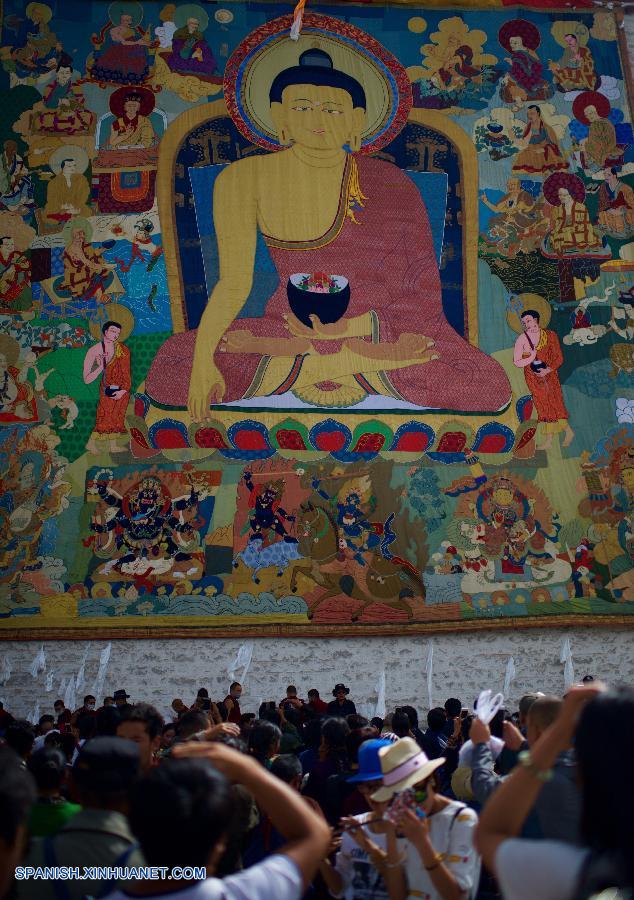 200.000 creyentes budistas celebran Festival de Shoton en el Tíbet 2