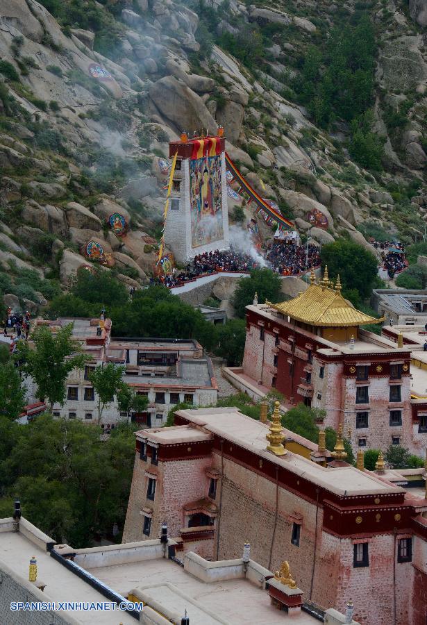 200.000 creyentes budistas celebran Festival de Shoton en el Tíbet 3