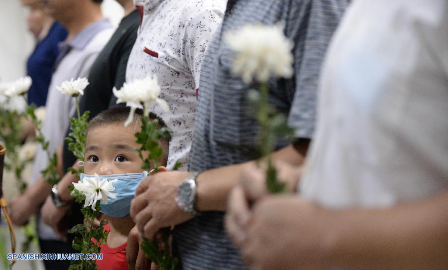 Celebrada ceremonia de duelo por fallecidos en explosión de Tianjin