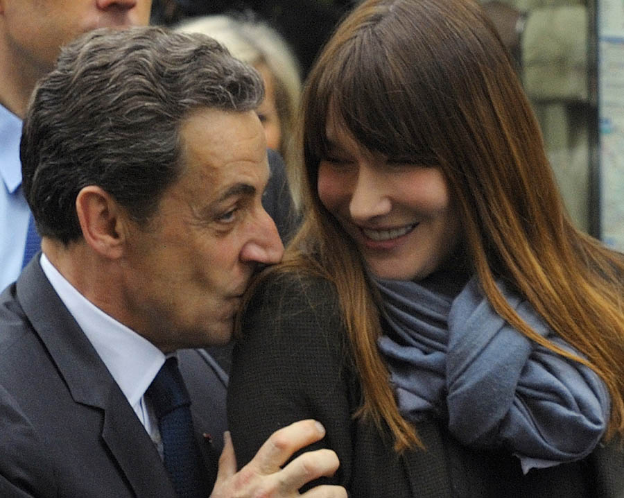 Ex presidente de Francia, Nicolás Sarkozy y su esposa Carla Bruni, el 6 de mayo de 2012.