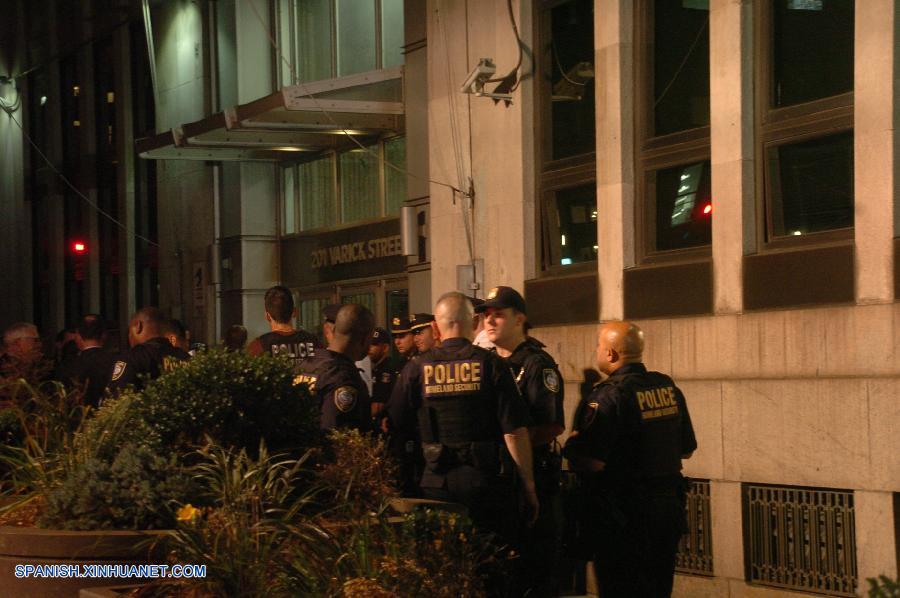 Hombre armado mata a guardia y se suicida en edificio federal de Manhattan, según policía