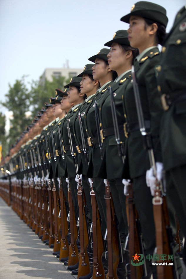 Guardias de honor femeninas aparecerán en desfile de Día de la Victoria