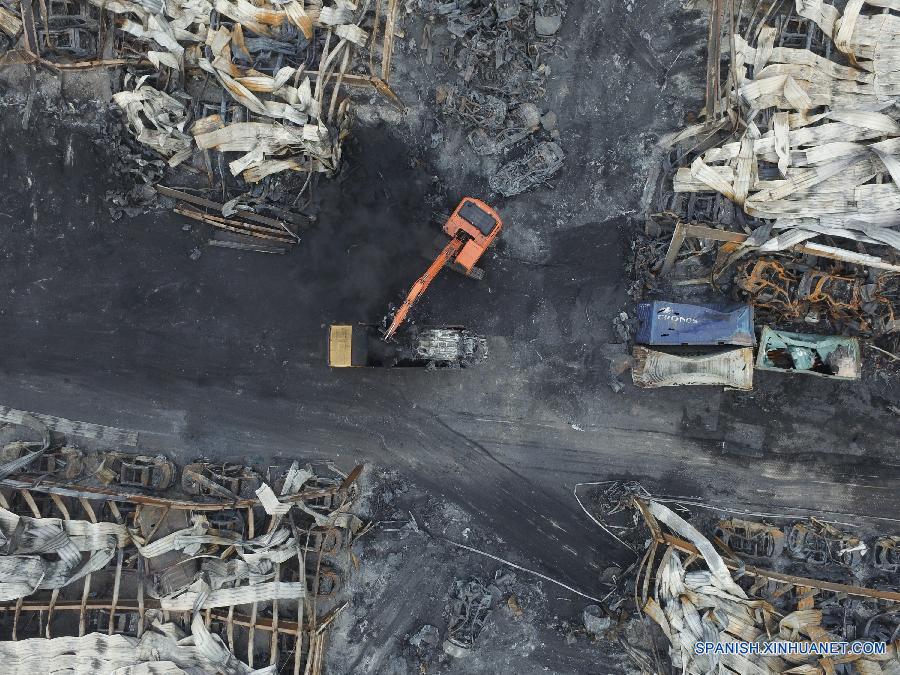 Asciende a 129 cifra de muertes por explosiones en Tianjin, China