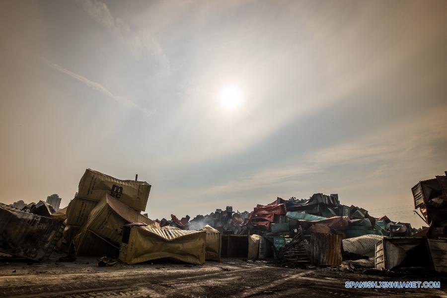 Asciende a 129 cifra de muertes por explosiones en Tianjin, China