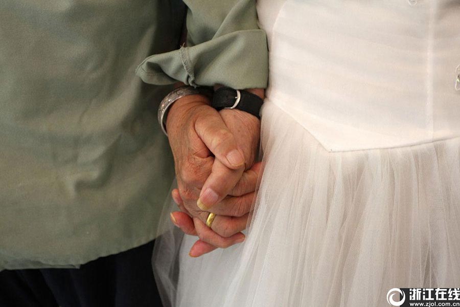 Veteranos hacen su sueño realidad con las fotos de boda