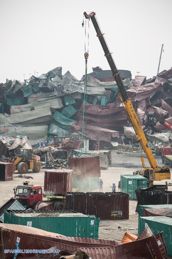 Asciende a 135 cifra de muertos de explosión en Tianjin