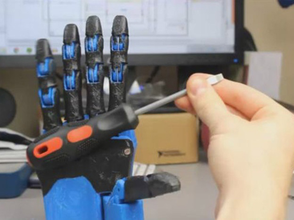 Una mano robótica gana los prestigiosos premios Dyson