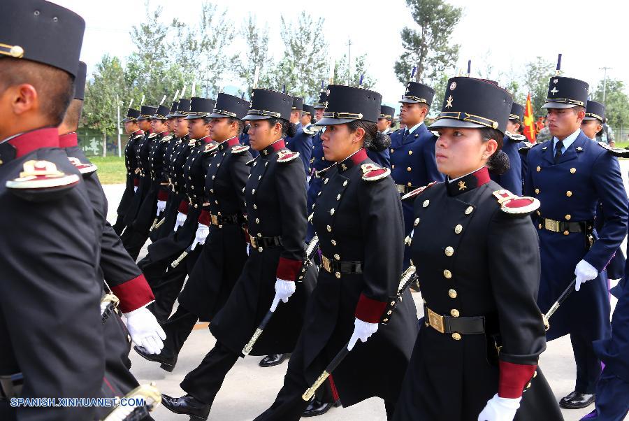 Entrenan los soldados extranjeros para el desfile militar（México）