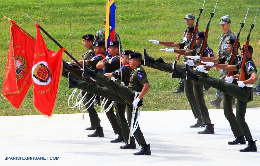 Entrenan los soldados extranjeros para el desfile militar（Venezuela）