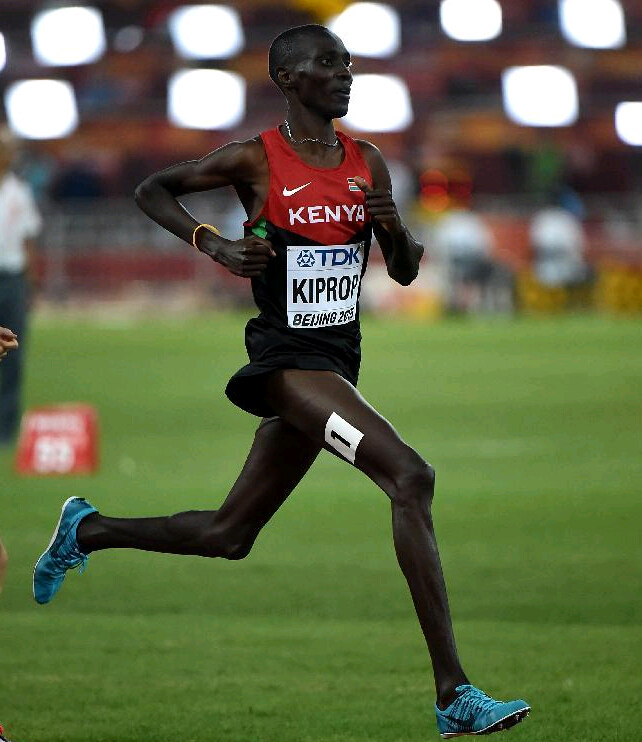 Keniano Kiprop gana oro en 1.500 metros varonil en Campeonato Mundial de Atletismo en Beijing