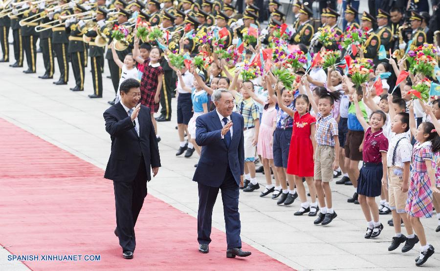 China y Kazajistán prometen fortalecer relaciones durante visita de Nazarbayev