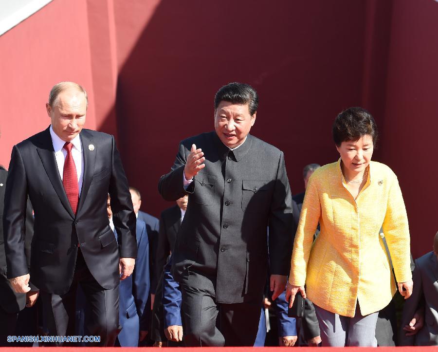 Líderes e invitados extranjeros llegan a Plaza Tian'anmen para celebraciones de Día de la Victoria de China