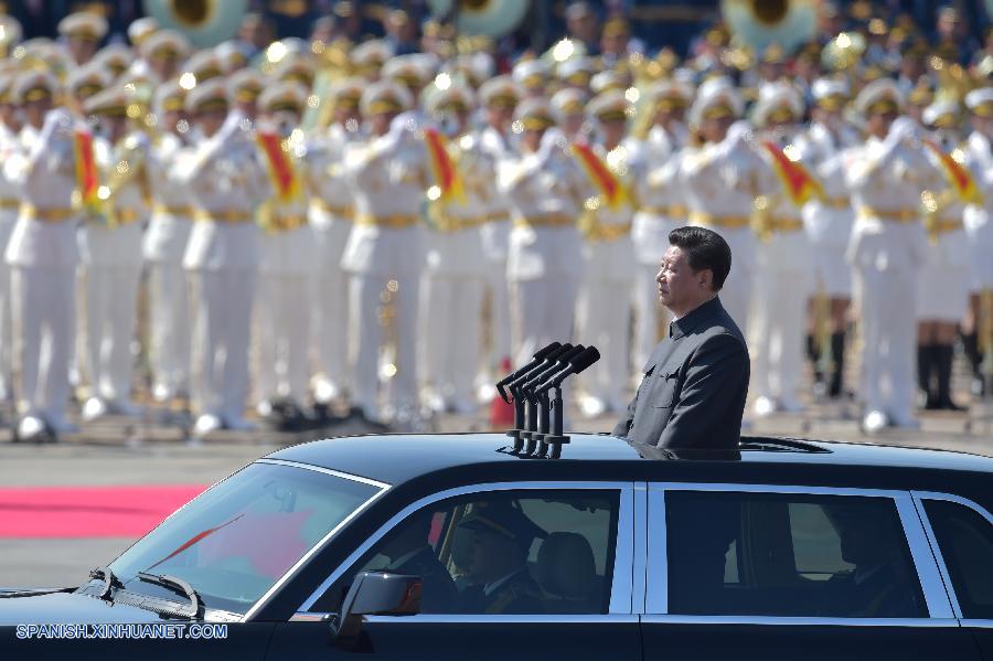 Presidente Xi pasa revista a las fuerzas armadas por primera vez en plaza de Tian'anmen