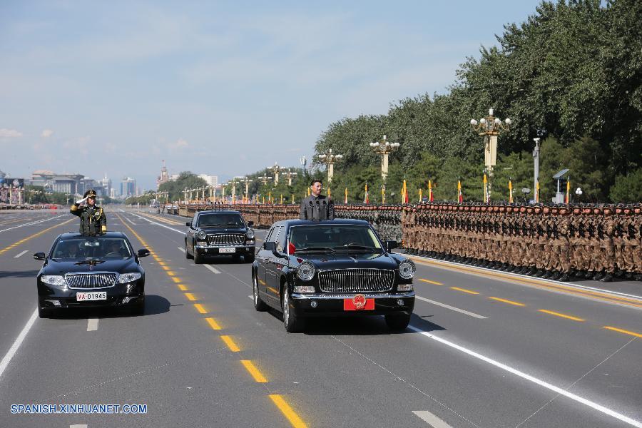 Presidente Xi pasa revista a las fuerzas armadas por primera vez en plaza de Tian'anmen