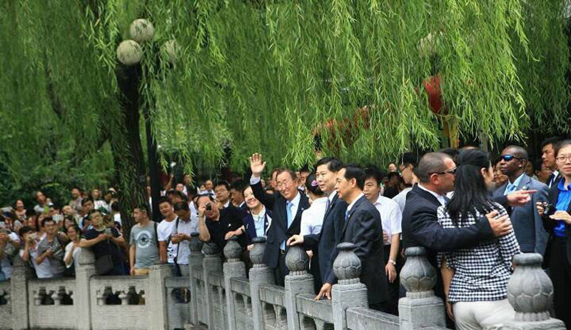 Ban Ki-moon visita el Parque Manantial de Baotu de Jinan 