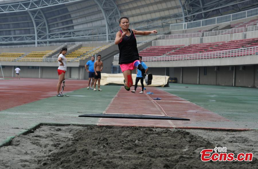 Atletas chinas con prótesis luchan por la medalla