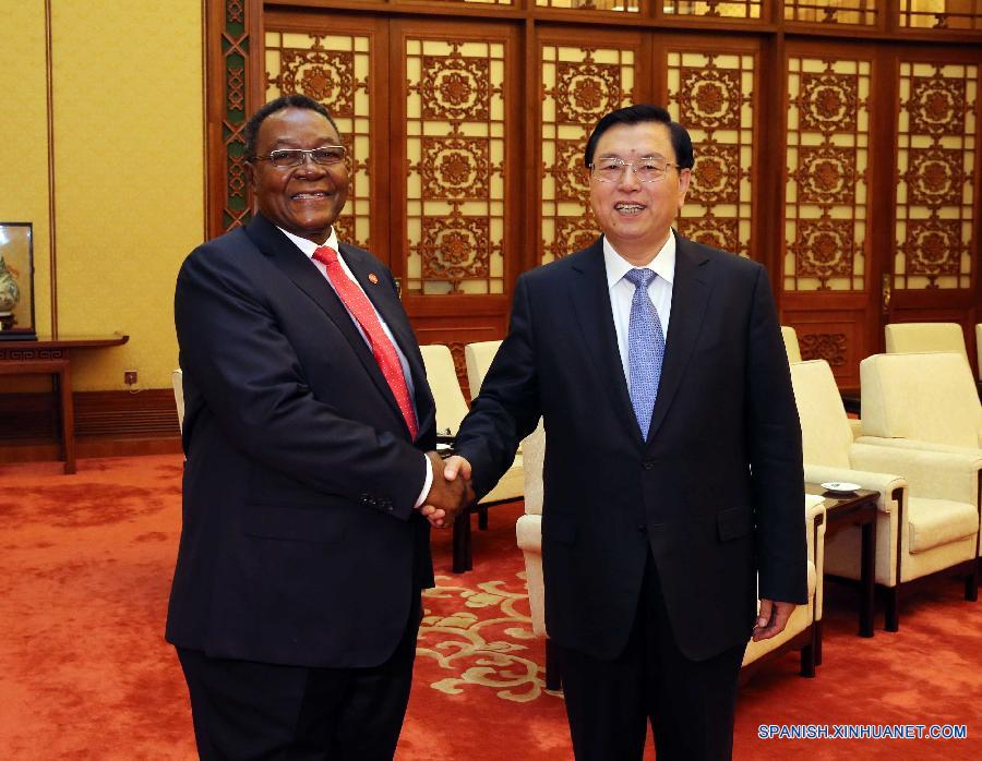 Máximo legislador de China promete relaciones más estrechas con Namibia