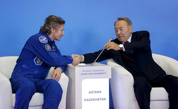 Kazajstán da la bienvenida a los cosmonautas después sus grandes logros