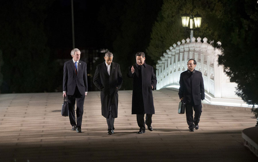 El presidente chino Xi Jinping se reúne con el presidente de Estados Unidos Barack Obama en la cumbre de líderes de APEC en Zhongnanhai, Pekín, el 11 de noviembre de 2014. Xi Jinping mantuvo conversaciones con Barack Obama que realizaba una visita de Estado en China aprovechando las reuniones entre los líderes económicos de APEC en Pekín. [Foto/Xinhua]