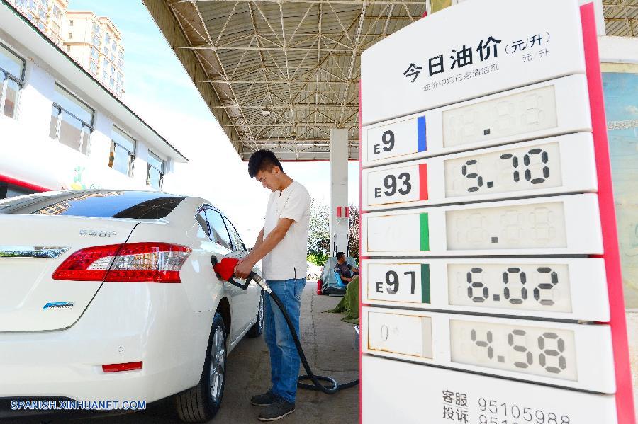 China sube precios minoristas de combustibles