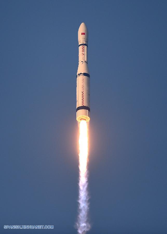 China lanza con éxito nuevo cohete portador
